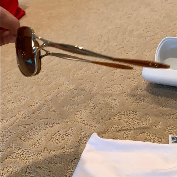 Brand new Oakley sunglasses - Picture 3 of 4